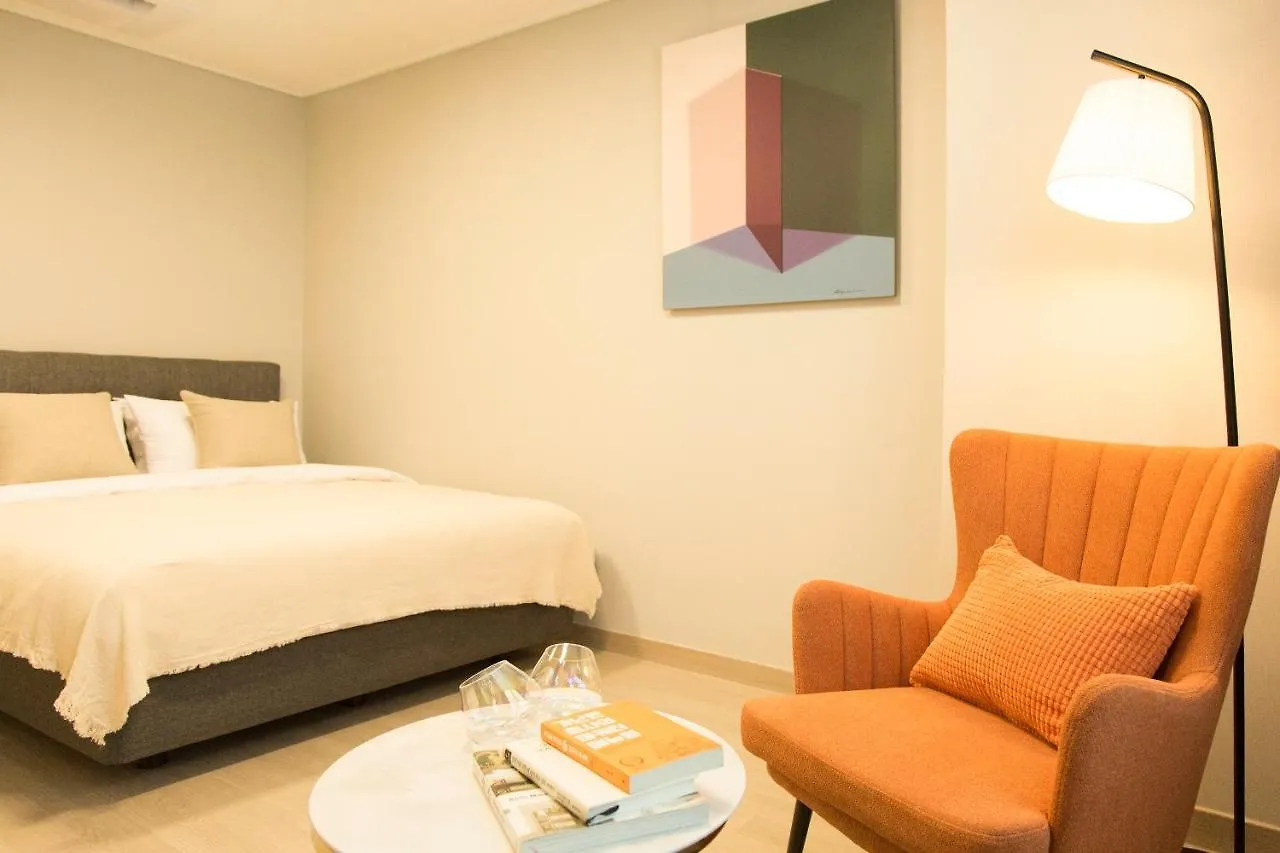 Celebstay Songdo Halla Western Park Yeonsu 아파트호텔